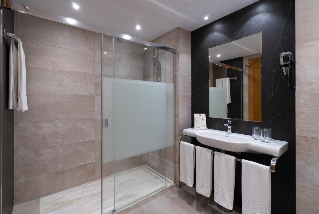 توريمولينوس Hotel Apartamentos Bajondillo المظهر الخارجي الصورة Bathroom