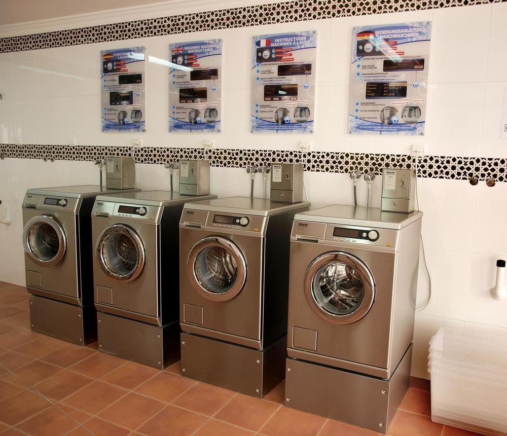 توريمولينوس Hotel Apartamentos Bajondillo المظهر الخارجي الصورة Miele washing machines