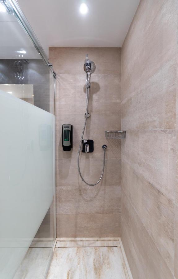 توريمولينوس Hotel Apartamentos Bajondillo المظهر الخارجي الصورة Shower