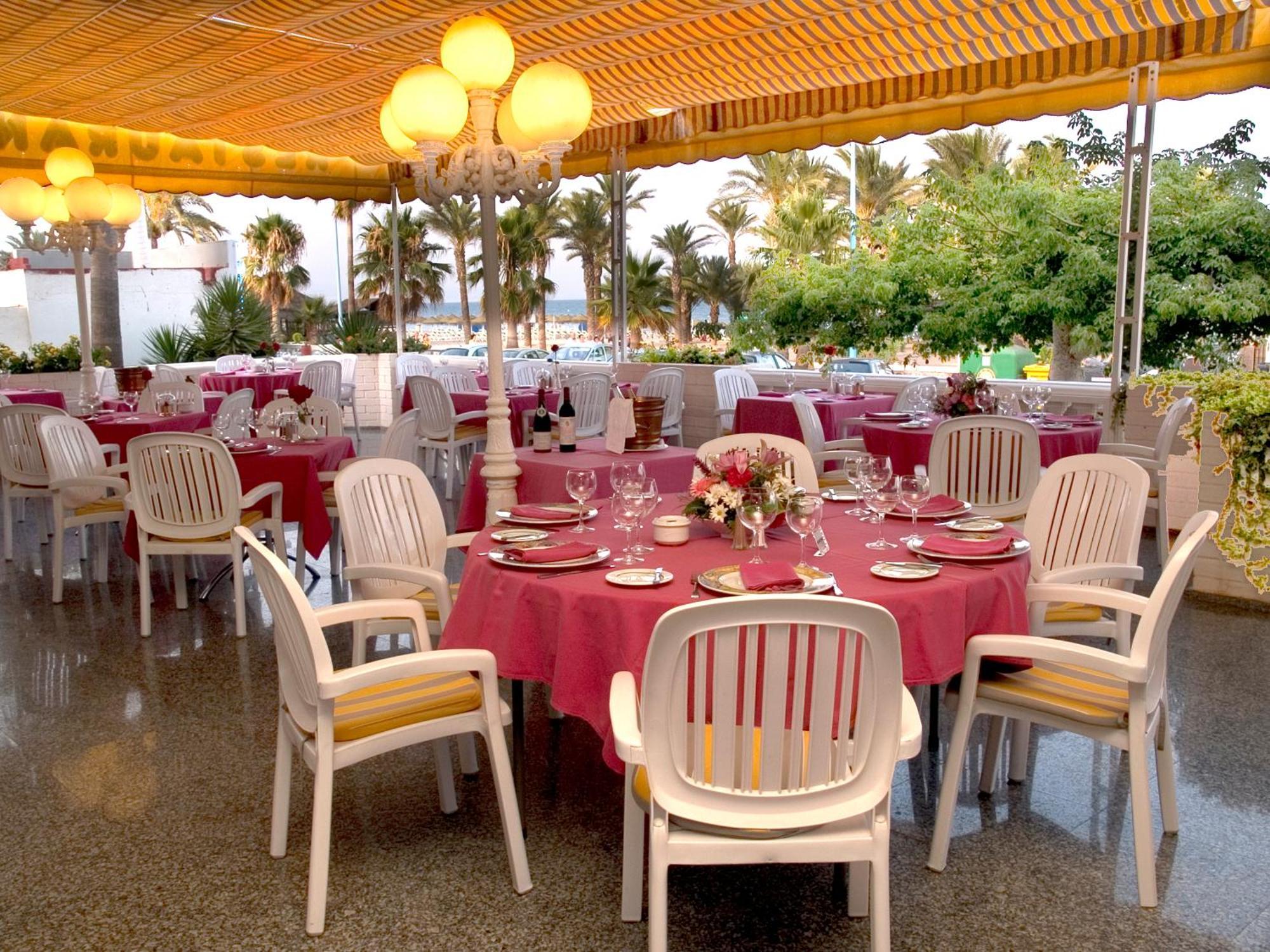توريمولينوس Hotel Apartamentos Bajondillo المطعم الصورة Restaurant