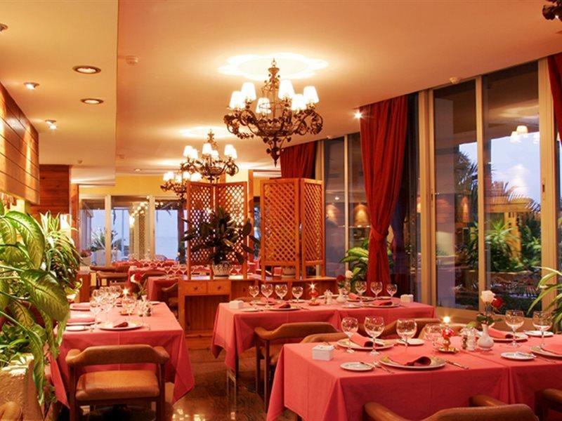 توريمولينوس Hotel Apartamentos Bajondillo المظهر الخارجي الصورة A restaurant in Antalya