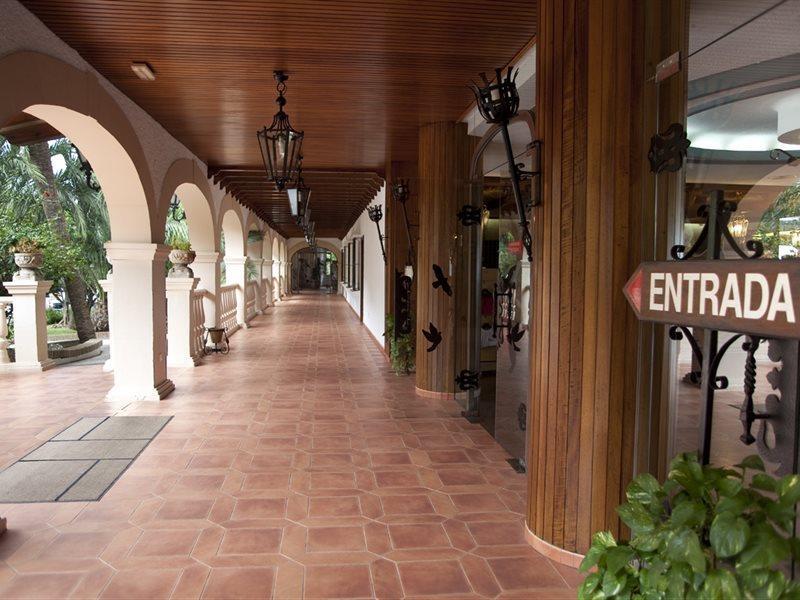توريمولينوس Hotel Apartamentos Bajondillo المظهر الخارجي الصورة Entrance to the hotel