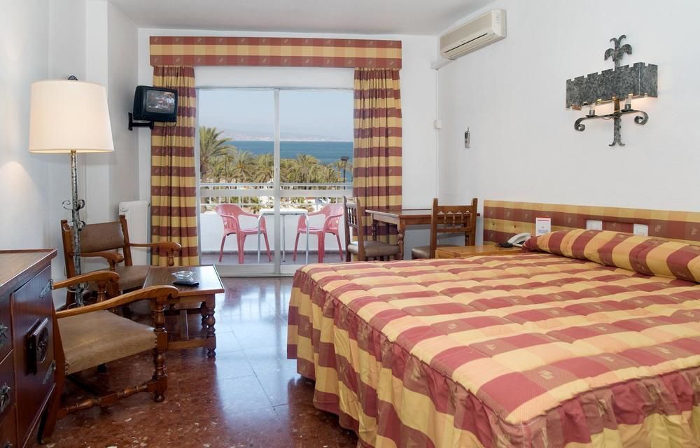 توريمولينوس Hotel Apartamentos Bajondillo المظهر الخارجي الصورة Room at a hotel in Ibiza