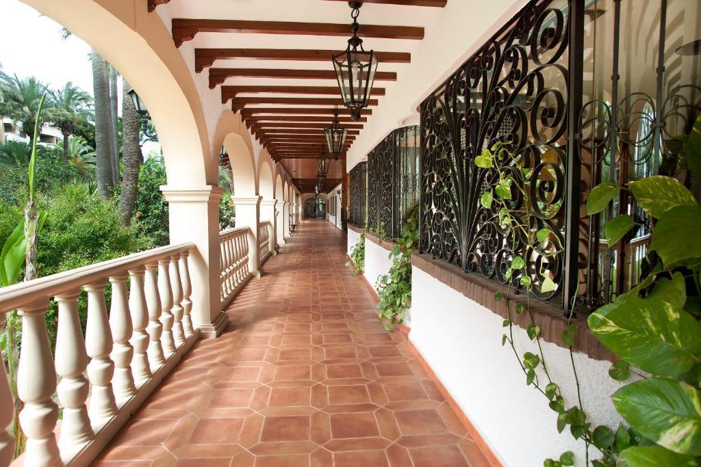 توريمولينوس Hotel Apartamentos Bajondillo المظهر الخارجي الصورة Casa de Piedra