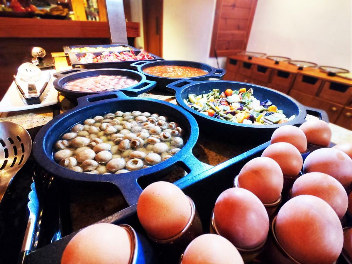 توريمولينوس Hotel Apartamentos Bajondillo المظهر الخارجي الصورة Breakfast buffet at a hotel
